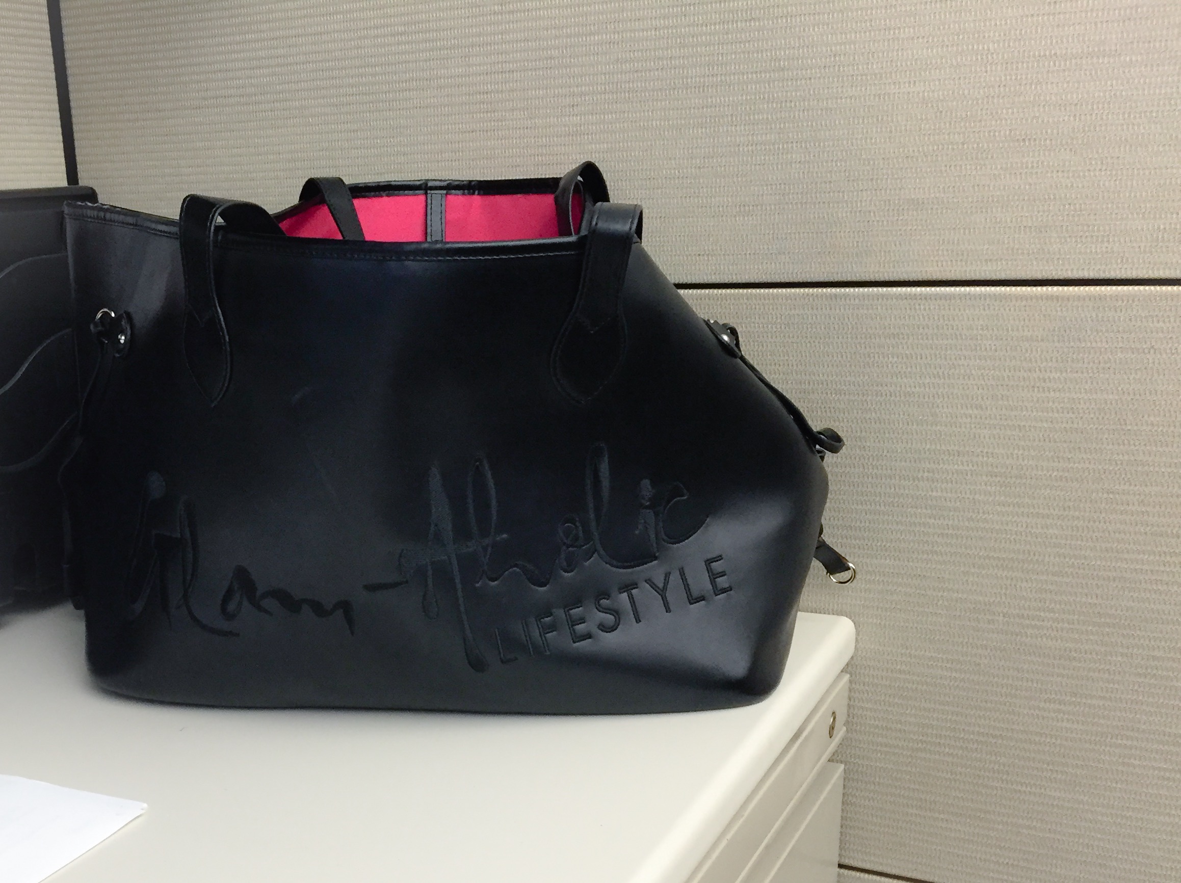 TOPSHELF ITEM OF THE DAY: MUVA MIA RAY'S LIMITED EDITION BLACK GLAM-AHOLIC  LIFESTYLE EVERYDAY TOTE